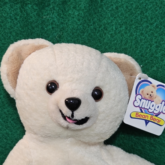 Snuggle Bean Bear - Born October 23, 1982 - Picture 3 of 12